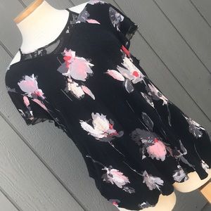 Floral lace neck tee